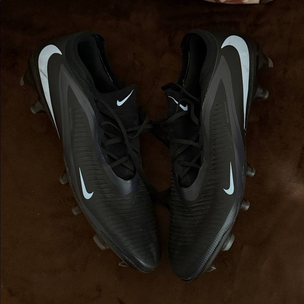 Nike “phantom 6 low pro” soccer cleats